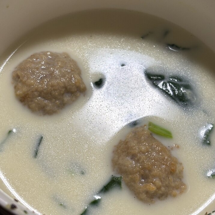 ほうれん草と肉団子の牛乳スープ